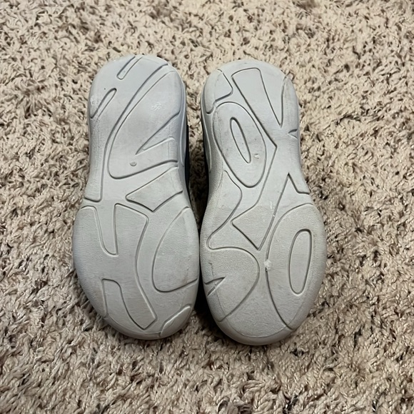 Boys Oshkosh Zinger Sandals Shoes Size 12 Black Red Gray - Picture 4 of 6